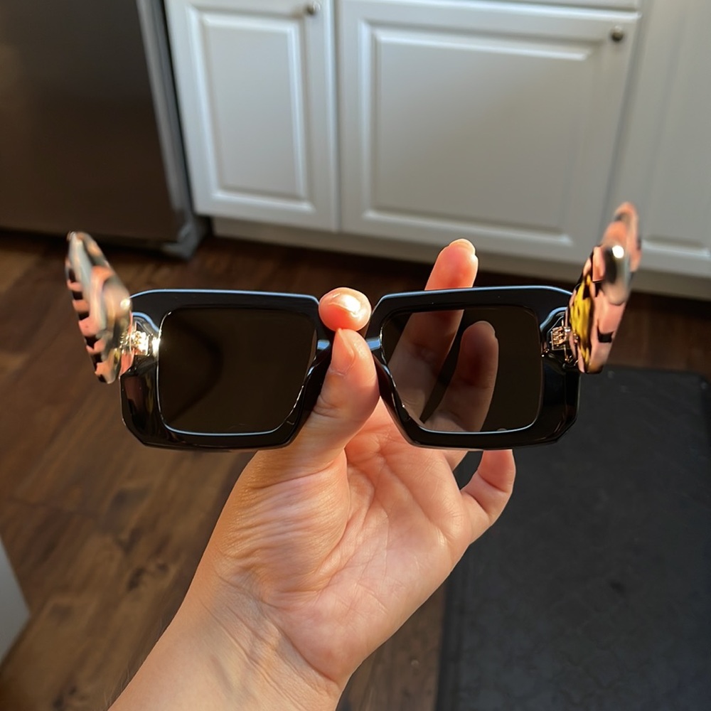 Prada Black Square Sunglasses with Tortoiseshell Arms - Picture 5 of 10
